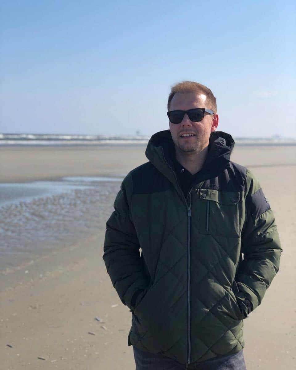 Armin Van Buurenさんのインスタグラム写真 - (Armin Van BuurenInstagram)「I love walking on the beach on Sundays!」4月14日 23時40分 - arminvanbuuren