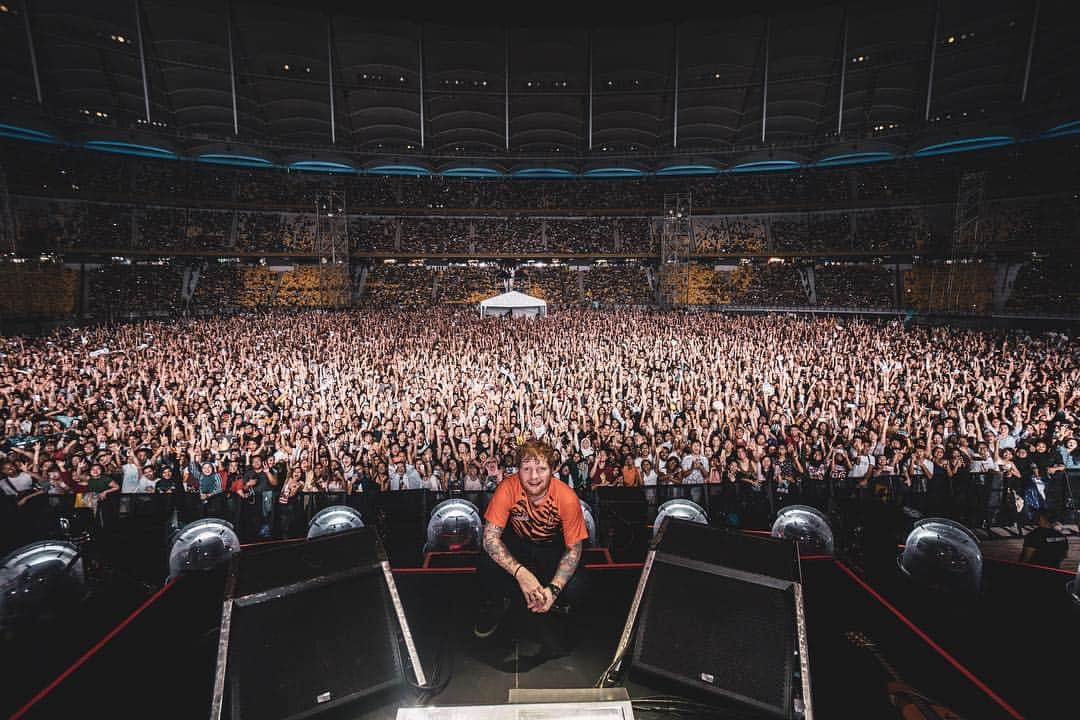 エド・シーランさんのインスタグラム写真 - (エド・シーランInstagram)「Kuala Lumpur ! 📸 @zakarywalters #dividetour」4月14日 23時42分 - teddysphotos