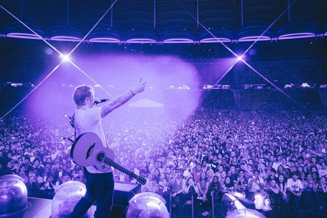 エド・シーランさんのインスタグラム写真 - (エド・シーランInstagram)「Kuala Lumpur ! 📸 @zakarywalters #dividetour」4月14日 23時42分 - teddysphotos