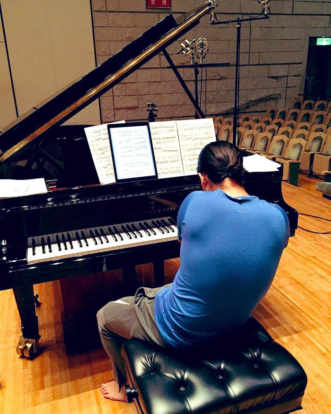 反田恭平さんのインスタグラム写真 - (反田恭平Instagram)「TVアニメ「ピアノの森」 この後NHK総合にて、午前0時10分から2話連続放送です。遂に最終回。是非ご覧下さい！ ハンカチ無しでは見られないんだろうなぁ… 一色先生、阿字野先生ありがとうございました！！✨ そして、ピアノの森のレコーディングはこんな感じで行なっていましたとさ🌸 #ピアノの森#NHK#テレビ#アニメ #ピアノ#ピアニスト#阿字野壮介#一ノ瀬海 #pianonomori#forestofpiano#tv#anime #piano#pianist#kaiichinose #netflix#kyoheisorita#反田恭平」4月14日 23時51分 - kyoheisorita