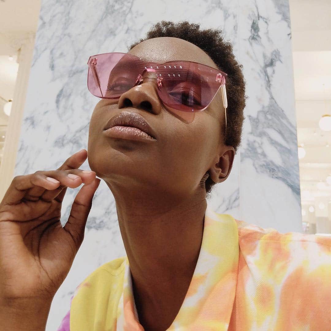 セルフリッジズさんのインスタグラム写真 - (セルフリッジズInstagram)「Ready for your close-up? | @Dior . . . Shades: @Dior Polo: @PoloRalphLauren  Available in #SelfridgesLondon and online, tap to shop #Dior #PoloRalphLauren #Sunglasses #Eyewear #Selfridges #SelfridgesLondon」4月14日 23時45分 - theofficialselfridges