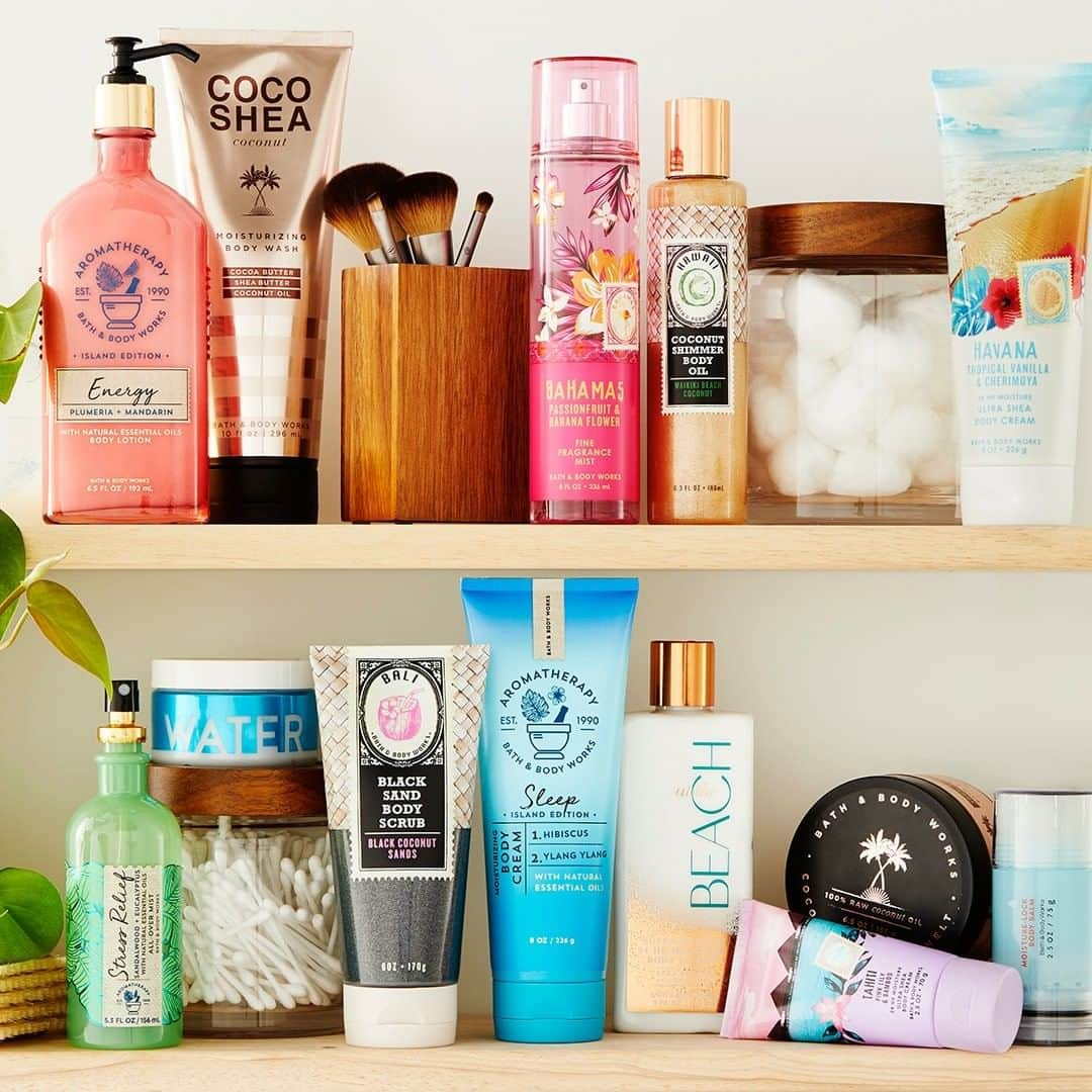 Bath & Body Worksさんのインスタグラム写真 - (Bath & Body WorksInstagram)「What's your favorite step in your #SelfCareSunday routine?! Tell us 👇 in the comments!」4月15日 0時00分 - bathandbodyworks