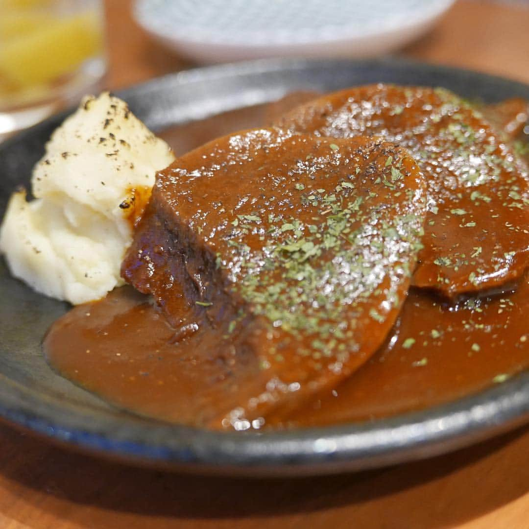 清水愛美さんのインスタグラム写真 - (清水愛美Instagram)「牛タンいろ葉で夕ご飯食べてきた🥰💕 タン〜🤤💕おいしすぎ！！ * とろっとろな牛タンシチュー！ 2皿ペロリと完食しちゃいました😋笑 * GWに日比谷公園で開催される食フェス バイキングパーク2019に出店する お店を事前に行って食レポをしてきました💓 * この美味しいお店の他にも 30店が食べ放題のイベントなんです！ 凄いですよね😍💕 * コスパよし、美味しいお店沢山！！ 皆さまGW是非行ってみて😍 私も行きたい！ * #食べ放題 #バイキングパーク #日比谷公園 #ゴールデンウィーク」4月15日 0時00分 - manami_s0902