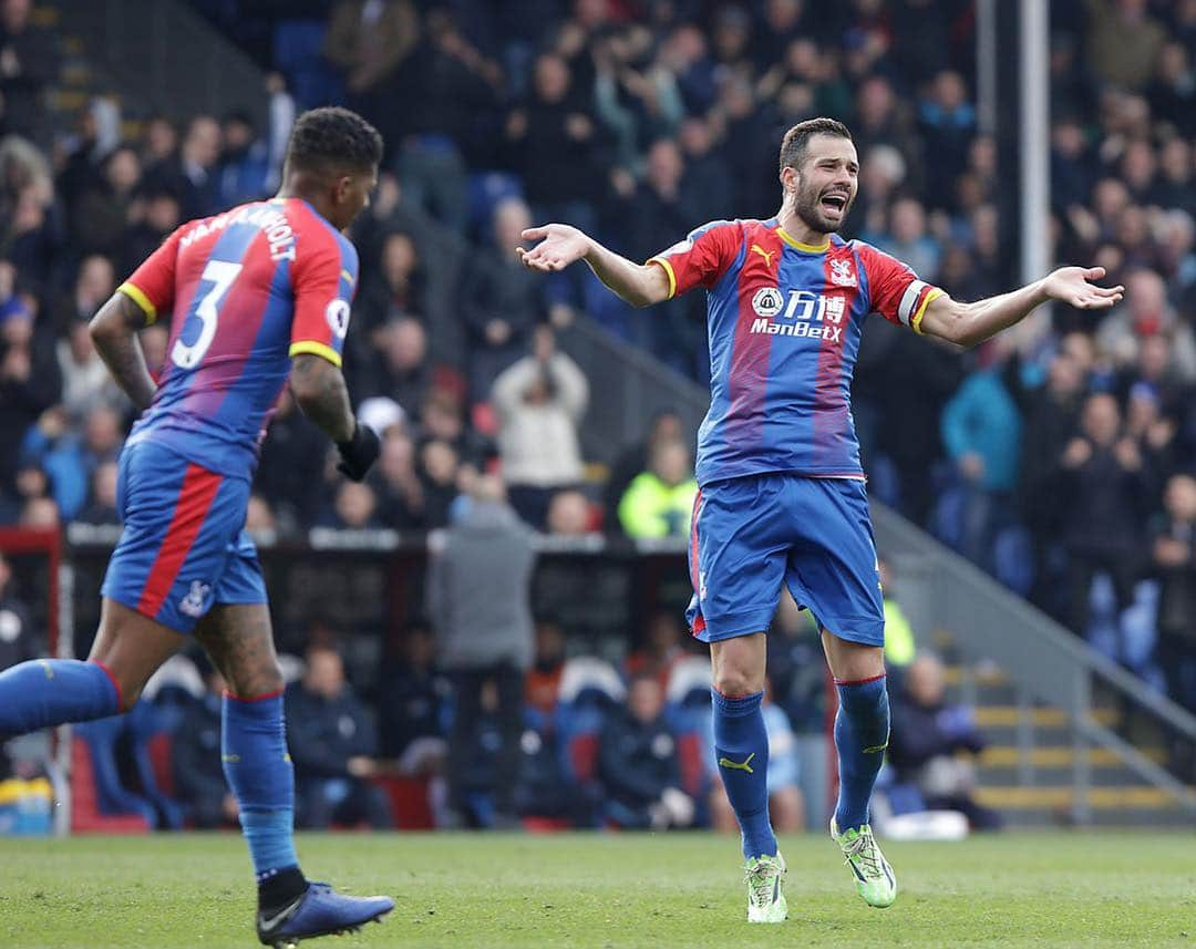 クリスタル・パレスFCさんのインスタグラム写真 - (クリスタル・パレスFCInstagram)「Back in it! #CPFC 🦅 #CRYMCI」4月14日 23時52分 - cpfc