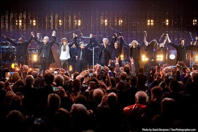 Bon Joviさんのインスタグラム写真 - (Bon JoviInstagram)「On this day last year, we were inducted into the Rock & Roll Hall of Fame 🔥 what a year! #otd #onthisday」4月14日 23時54分 - bonjovi