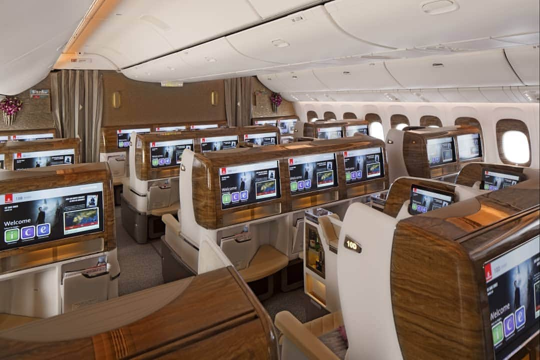 エミレーツ航空さんのインスタグラム写真 - (エミレーツ航空Instagram)「Our award-winning, fully-enclosed First Class suites are making their debut for the first time in the GCC region. Our latest @boeing 777-300ER aircraft featuring ‘Game Changer' First Class private suites will start flying to Riyadh from 16 April 2019 and Kuwait from 1 June 2019.」4月14日 23時56分 - emirates