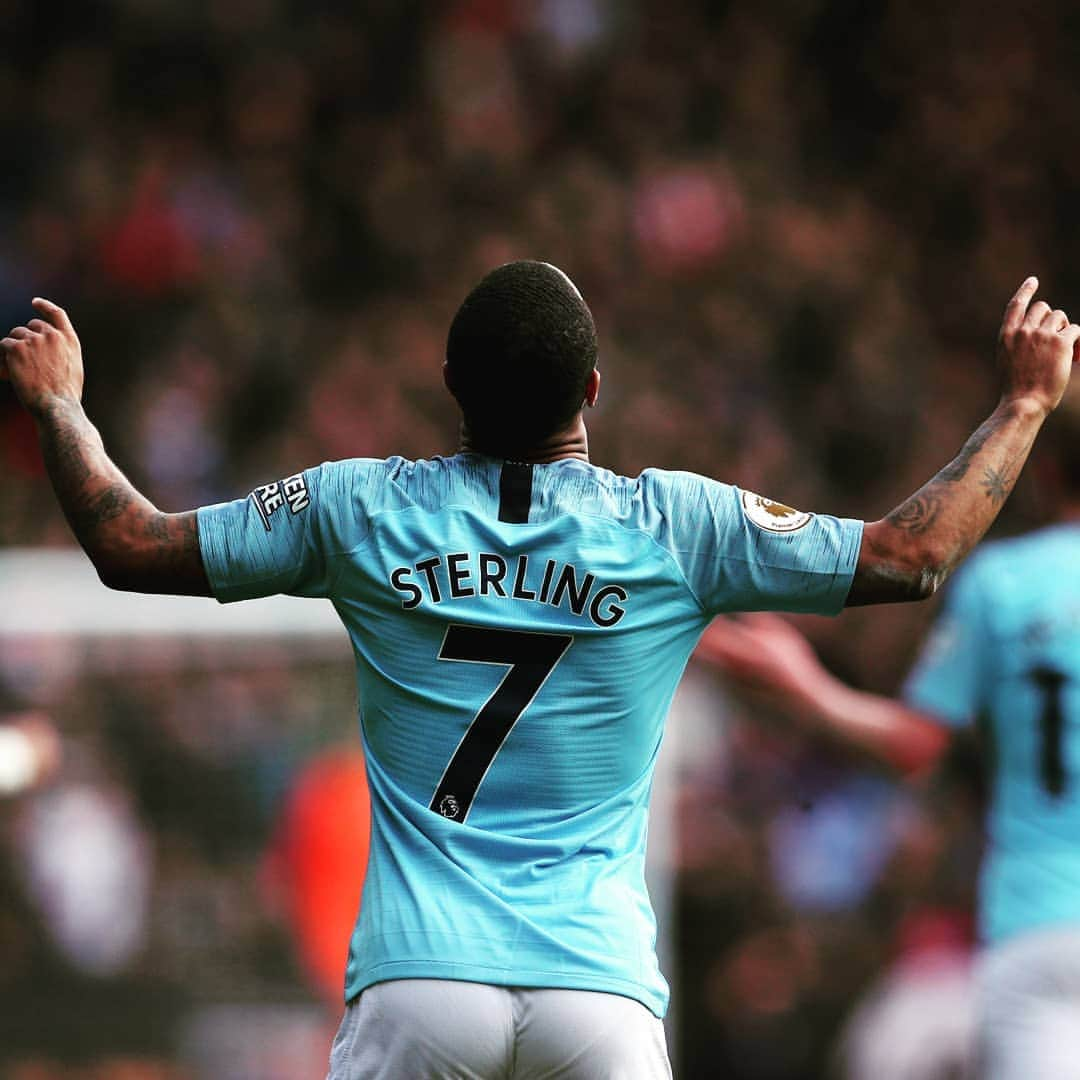 プレミアリーグさんのインスタグラム写真 - (プレミアリーグInstagram)「Sterling = golden for #mancity ⚽⚽」4月15日 0時09分 - premierleague