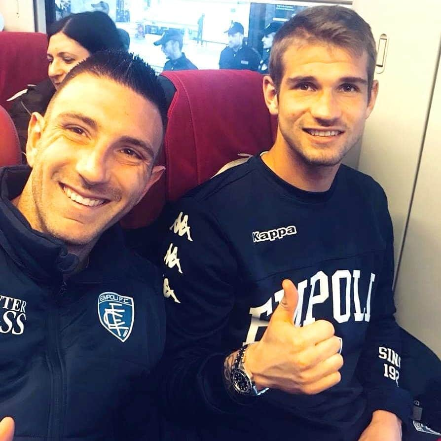 エンポリFCさんのインスタグラム写真 - (エンポリFCInstagram)「In viaggio verso Bergamo 🚄; domani #AtalantaEmpoli📸」4月15日 0時02分 - empoli_fc_official