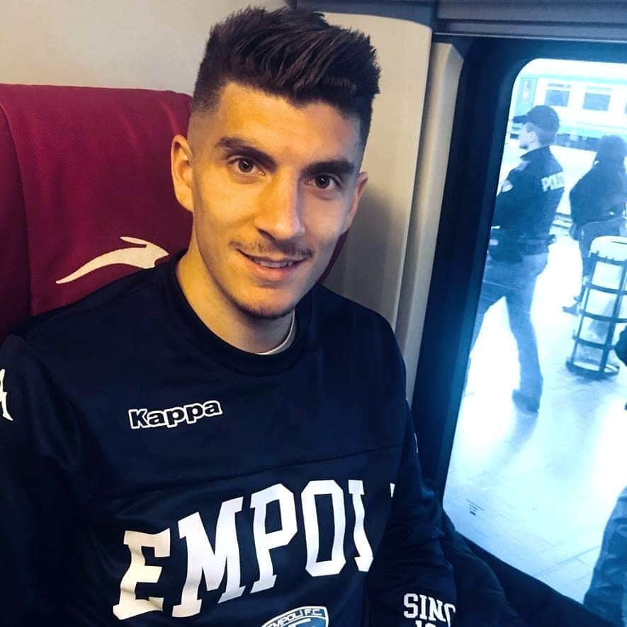 エンポリFCさんのインスタグラム写真 - (エンポリFCInstagram)「In viaggio verso Bergamo 🚄; domani #AtalantaEmpoli📸」4月15日 0時02分 - empoli_fc_official