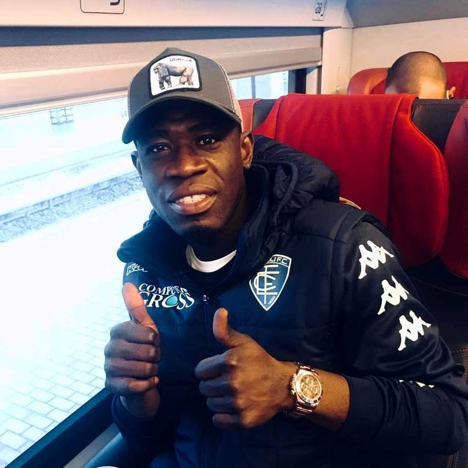 エンポリFCさんのインスタグラム写真 - (エンポリFCInstagram)「In viaggio verso Bergamo 🚄; domani #AtalantaEmpoli📸」4月15日 0時02分 - empoli_fc_official