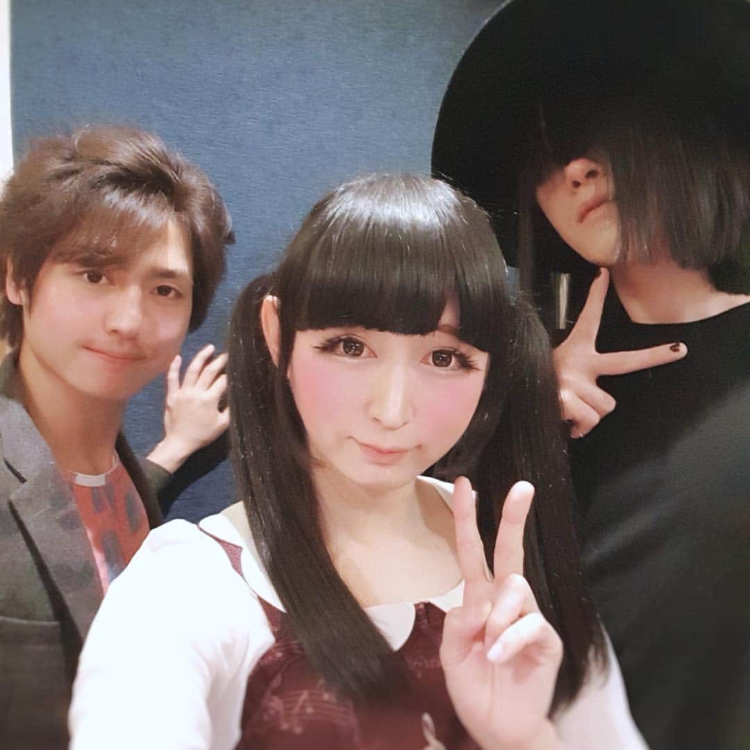 Kyrieのインスタグラム：「今日は谷さんと横浜公演でした。有難う。  マオ君も加わって、これから色々と楽しい事が出来そうな予感！」