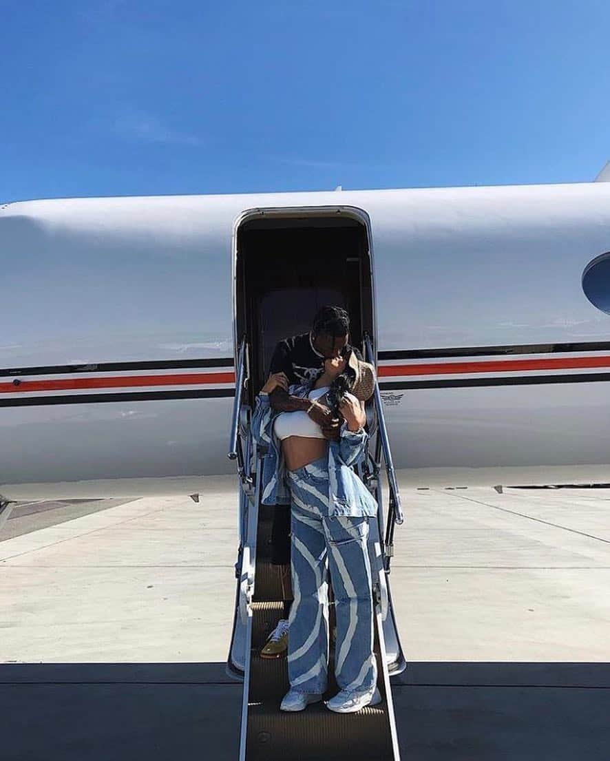 ガンニさんのインスタグラム写真 - (ガンニInstagram)「☁️ @kyliejenner wears our blue wash denim jacket and pants at #coachella  #GANNIGirls #kyliejenner #ganni」4月15日 0時02分 - ganni