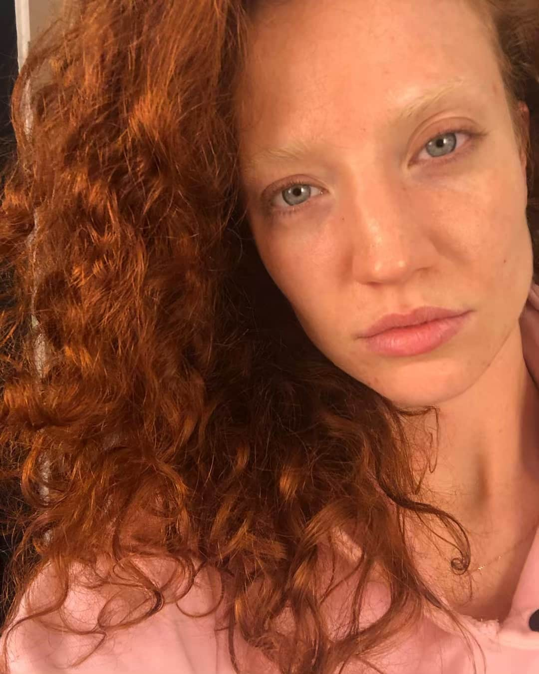 ジェス・グリンさんのインスタグラム写真 - (ジェス・グリンInstagram)「When I wake up... Good morning from me and my frizz 🧡」4月15日 0時03分 - jessglynne