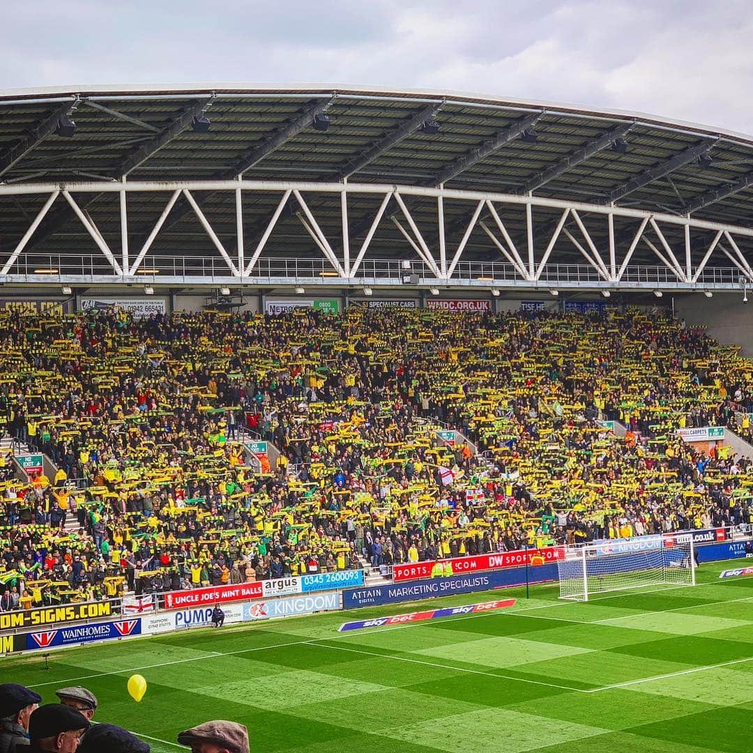 ティム・クルルのインスタグラム：「‪Wasn’t our best game.. the support deserved a win but we take a point away from home and we go again Friday.  4 games to go 🔰‬」