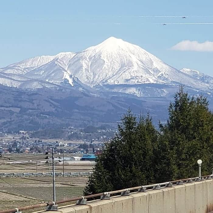 ピーターさんのインスタグラム写真 - (ピーターInstagram)「新潟から磐越道で福島県猪苗代町に❤️ 磐越道はまだまだ雪景色。つちや農園の土屋兄弟を訪ねて‼️(笑) タロカフェでのんびり☕ #ピーター #池畑慎之介 #猪苗代湖 #タロカフェ #つちや農園 #土屋兄弟 #キャンピングカー一人旅」4月15日 0時10分 - oziba1952