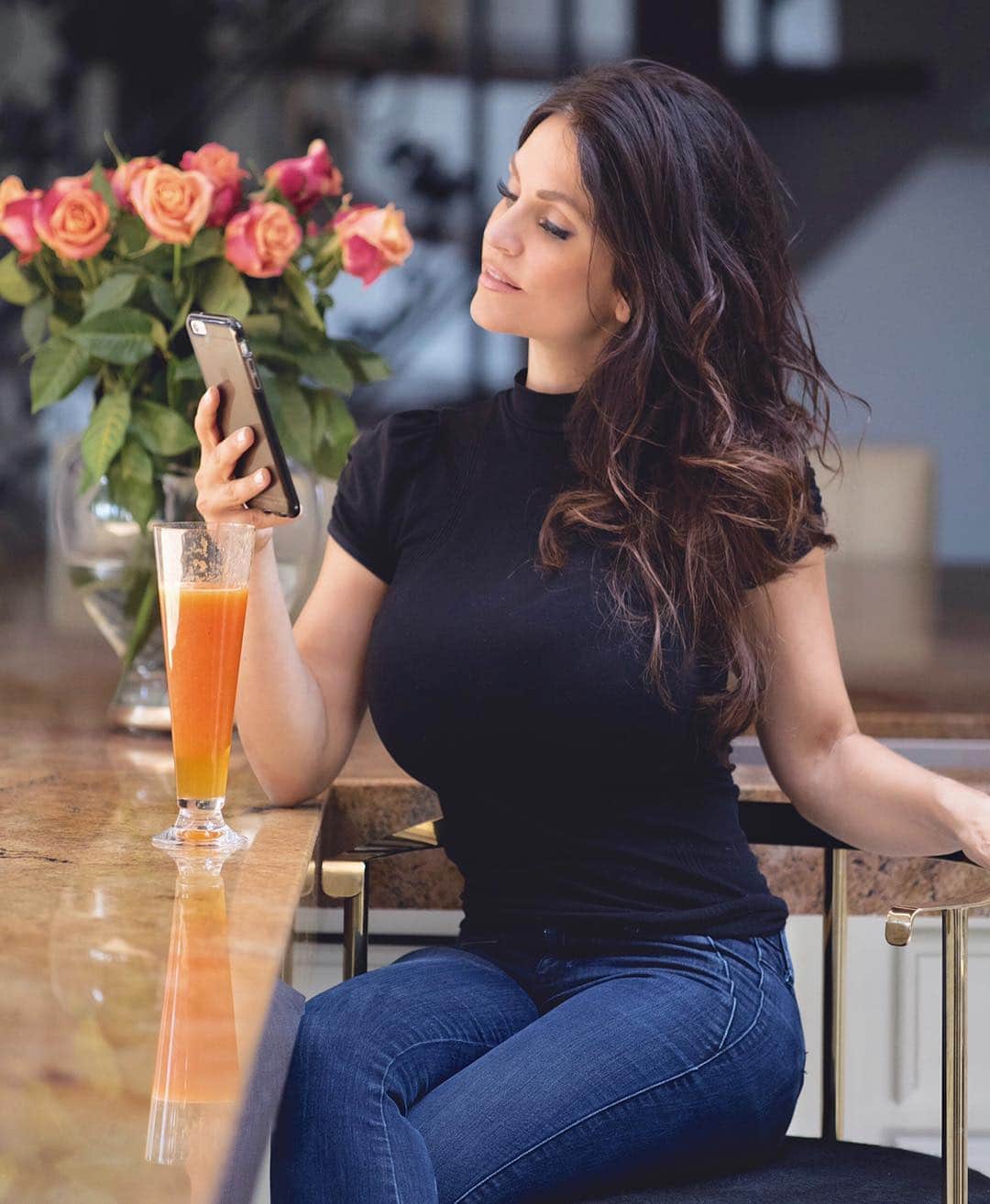デニス・ミラーニのインスタグラム：「Fresh from my garden 🍊🍋」