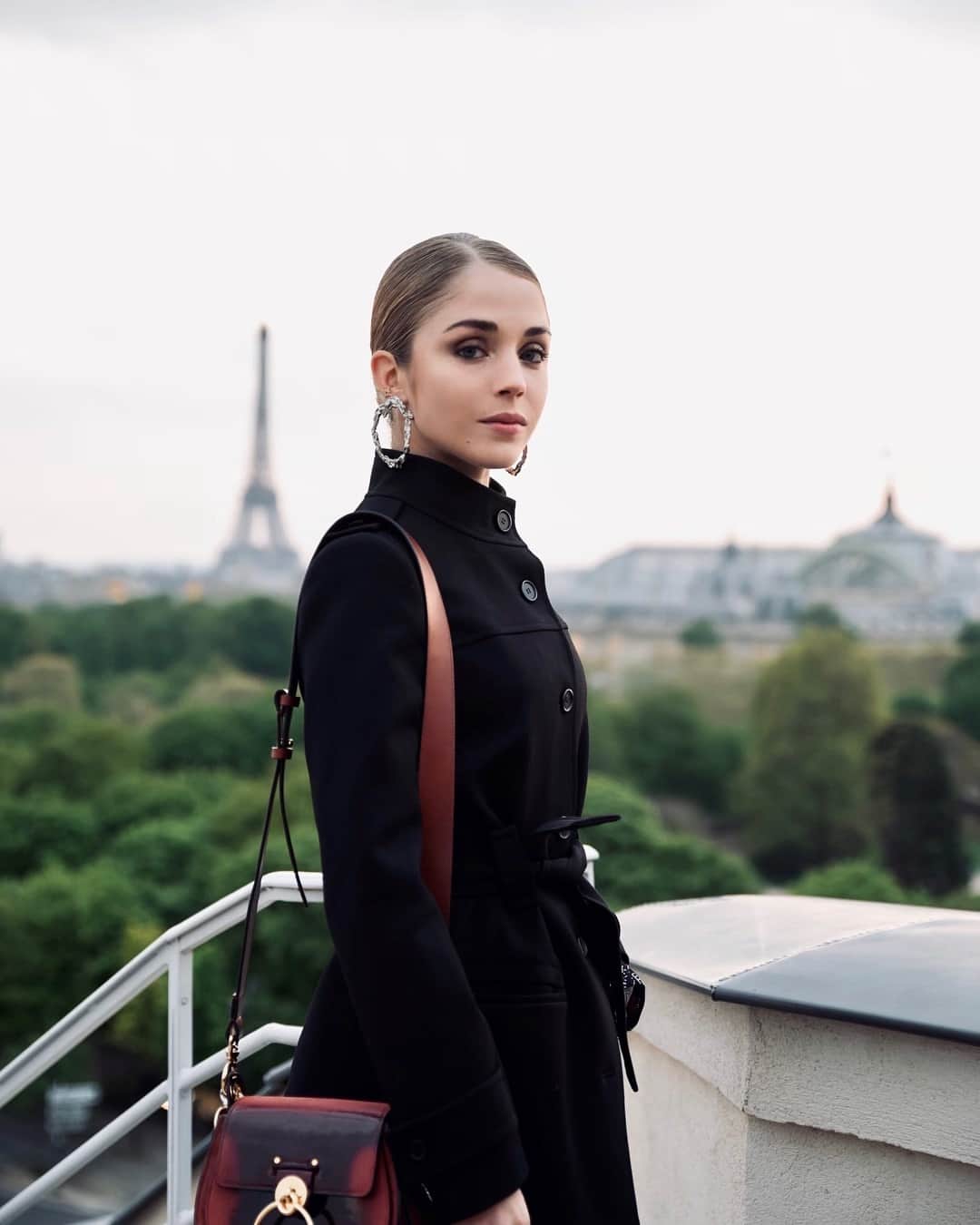 アリス・アイザズのインスタグラム：「Pose. @jeanpicon  #dinerducinema」