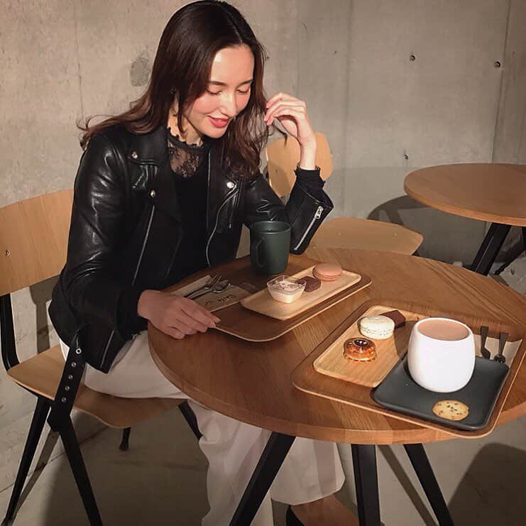 松本リコのインスタグラム：「・ ・ ・ ・ Cafe、、、♡ ( @dandelion_chocolate_japan ) ・ ・ ・ #japanesegirl #japangirl  #japanesemodel #japanmodel #yahoo #お洒落 #インスタグラマー  #インフルエンサー #撮影 #ハーフ顔 #ハーフモデル #fashion #通販モデル #ファッション #楽天 #通販 #表参道カフェ」