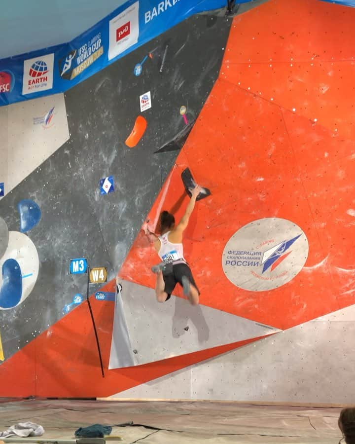 アラーナ・イップのインスタグラム：「Well....that was a hard round! 2 zones in 4 attempts put me in 9th place. I don’t think I’ve ever had more fun flailing in a round though, so I’ll take that as a good thing! 😄 ⠀⠀⠀⠀⠀⠀⠀⠀⠀ Video: @mccollsean」