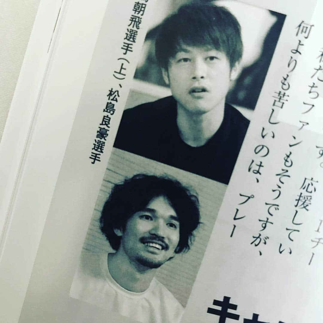 中村剛大さんのインスタグラム写真 - (中村剛大Instagram)「「マンスリーレバンガ5月号」  どの選手に注目しているかをインスタで募集をさせていただいた中から、 多嶋選手、松島選手に話を聞いてコラムを書きました。 沢山のコメントありがとうございました。  この記事を書いた後に、チームは残留PO出場が決まってしまいました。 ここまで来たら私たちファンはチームを信じるしかない。 近い将来、2018シーズンって大変だったけど、あんな苦しい年があったから今があるよね。 なんて、、笑って話せるような意味のあるシーズンになればいいなと思います。 字数の関係でもちろん、書きたいことは全ては書ききれませんが、ぜひ読んでいただけると嬉しいです。よろしくお願いします！  #マンスリーレバンガ #UHBバスケ実況担当アナウンサー #財界さっぽろ5月号 #4月15日発売 #レバンガ北海道 #多嶋朝飛 #松島良豪」4月15日 0時32分 - gotan1207