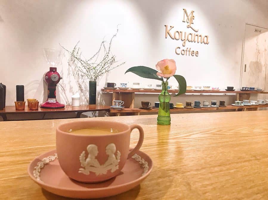 川崎優さんのインスタグラム写真 - (川崎優Instagram)「. . 千佳と癒しタイムその１☕️ . . #koyamacoffee  #カフェラテ #無糖派 . .」4月15日 0時34分 - yuu__noir