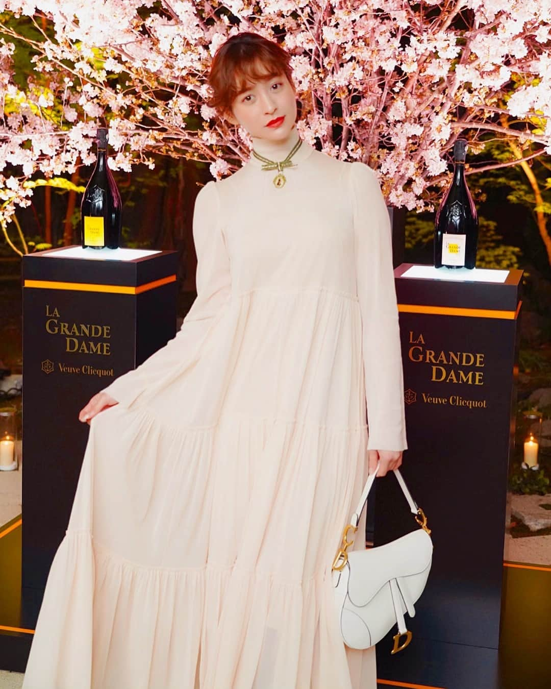 野崎萌香さんのインスタグラム写真 - (野崎萌香Instagram)「Veuve Clicquot LA GRANDE DAMEの dinner party に招待して頂きました🍽  神戸の bb9 の坂井シェフが この日の為に作ったお料理と LA GRANDE DAME 2008 の 相性が最高でした🍾💫 夜桜を見ながらのVeuve Clicquot🥂  素晴らしい会でした🌸🌸🌸 . . .  ONE PIECE... @etretokyo  necklace... @undercover_lab  boots... @celine  bag... @dior  #VeuveClicquotLaGrandeDame2008 #もえ服」4月15日 0時43分 - moeka_nozaki