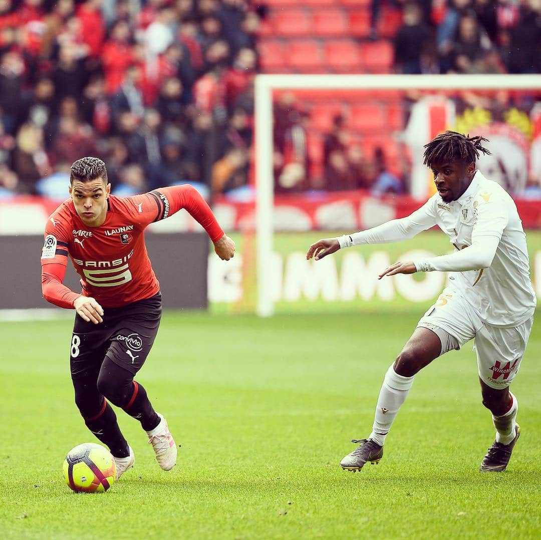 リーグ・アンさんのインスタグラム写真 - (リーグ・アンInstagram)「🙅‍♂️ Score nul et vierge entre le #StadeRennais et l'#OGCNice... Malgré les 2 poteaux d'Hatem #BenArfa et d'Adrien #Hunou 🤷‍♂️ ! #SRFCOGCN (0-0) • • #Ligue1Conforama #HatemBenArfa #HBA #AdrienHunou #StadeRennaisFC #OGCN #SRFC #RoazhonPark」4月15日 0時55分 - ligue1ubereats