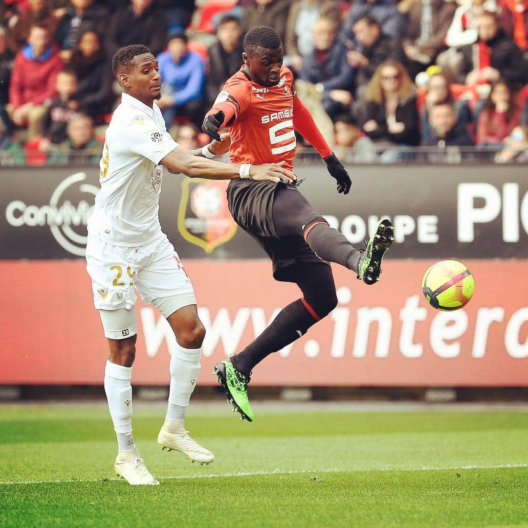 リーグ・アンさんのインスタグラム写真 - (リーグ・アンInstagram)「🙅‍♂️ Score nul et vierge entre le #StadeRennais et l'#OGCNice... Malgré les 2 poteaux d'Hatem #BenArfa et d'Adrien #Hunou 🤷‍♂️ ! #SRFCOGCN (0-0) • • #Ligue1Conforama #HatemBenArfa #HBA #AdrienHunou #StadeRennaisFC #OGCN #SRFC #RoazhonPark」4月15日 0時55分 - ligue1ubereats