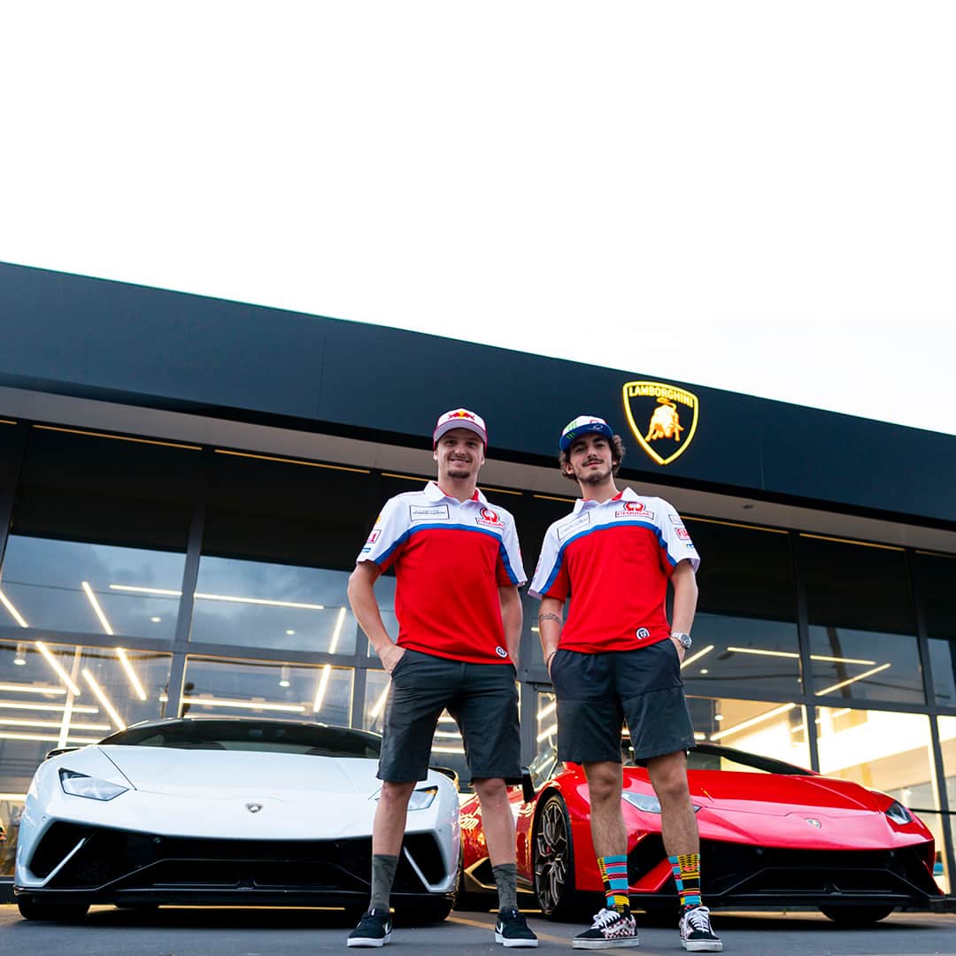 ランボルギーニのインスタグラム：「Who’s going to win? We’ll find that out today at the #AmericasGP in Austin: don’t miss it. We’re here with @DucatiMotor to support @PramacRacing’s pilots @Pecco63 and @jackmilleraus. Go guys! #Lamborghini #MotoGP」