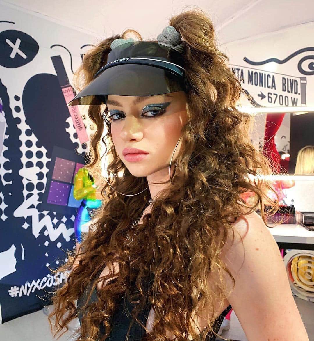 NYX Cosmeticsさんのインスタグラム写真 - (NYX CosmeticsInstagram)「@iam_dytto slays the Coachella fairgrounds wearing our Glitter Goals Liquid Eyeshadow in ‘Imaginarium’ + Glitter Goals Liquid Eyeliner in ‘Diamond Dust’ ✨🎤 available at #nyxprofessionalmakeup stores and @ultabeauty || #nyxcosmeticscoachella #nyxcosmetics」4月15日 1時18分 - nyxcosmetics