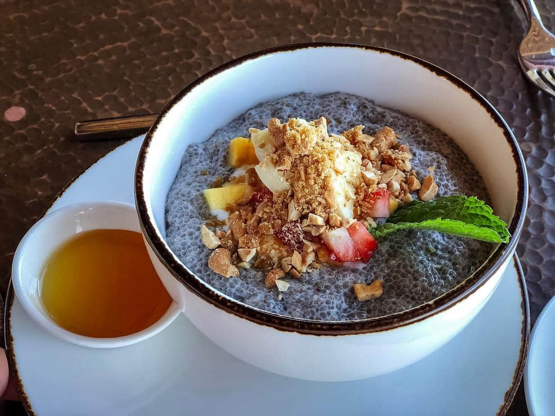 Anna Starodubtsevaさんのインスタグラム写真 - (Anna StarodubtsevaInstagram)「Who likes Chia Pudding? ⠀ See the very simple recipe below 👇. I also attached few options of my favorite healthy  Breakfast, might be useful for you guys. ⠀ ✅Overnight oats with almond milk,Gold Standard Whey Protein @optimumnutrition and berries. ✅Egg white omelette with veggies and side of fruits/salad. ⠀ Chia seeds in particular are very good for for multiple reasons, it’s High in fiber, protein, and calcium It’s also high in B vitamins, iron, phosphorous, zinc, and magnesium, also reach in Omega 3s. ⠀ 🔆Pudding recipe. ⠀ You will need: ✅1 cup almond milk or light coconut milk ✅½ teaspoon orange zest, preferably from an organic orange ✅⅛ teaspoon vanilla extract, more to taste ✅3 tablespoons chia seeds Your choice of drizzle of honey or maple syrup, sliced bananas, fresh or defrosted berries or my berry chia seed jam, shredded coconut, toasted chopped nuts… 🔅In a small jar (these are perfect) or bowl, combine the milk, orange zest, and vanilla extract. Taste, and if you’d like a more pronounced vanilla flavor, add another ⅛ teaspoon vanilla extract. Be sure to measure out the extra vanilla extract rather than just pouring more in—it’s easy to go overboard. 🔅Whisk in the chia seeds, cover the bowl and refrigerate for at least 2 hours (or overnight), until the chia seeds have absorbed enough moisture to achieve a pudding-like state. If you think of it, give it a stir sometime along the way to break up any clumps of chia. 🔅This pudding will keep well in the refrigerator, covered, for about 5 days. ⠀ #sunday #sundaymood #food #foodporn #eat #healthy #healthyfood #teamon #sponsoredathlete  #on #optimumnutrition #supplements」4月15日 1時15分 - anyastar