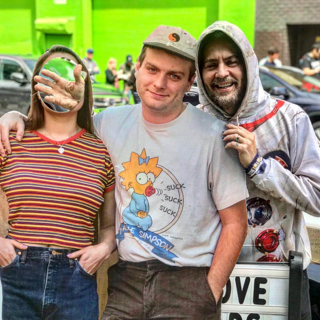 ウェイン・コインさんのインスタグラム写真 - (ウェイン・コインInstagram)「Hangin with @macdemarcoofficial and miss hand face outside of @roughtradenyc !! Thank you everyone who came out and stood in line and made @recordstoredayus an amazing amazing music day❤️❤️❤️❤️❤️❤️❤️❤️❤️❤️」4月15日 1時15分 - waynecoyne5