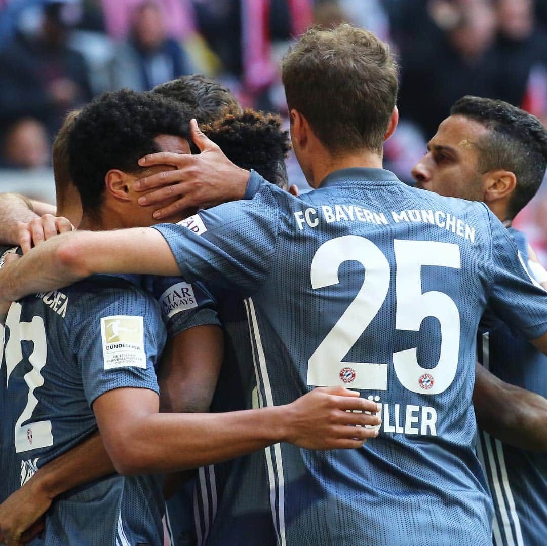 トーマス・ミュラーのインスタグラム：「Yes!!! 4:1 win in Düsseldorf 💪  But I am concerned for the health of two @fcbayern players: Get well soon, @manuelneuer and @aussenrist15 🙏🏻 #f95fcb #bundesliga #fcbayern #esmuellert #miasanmia #thomasmüller」