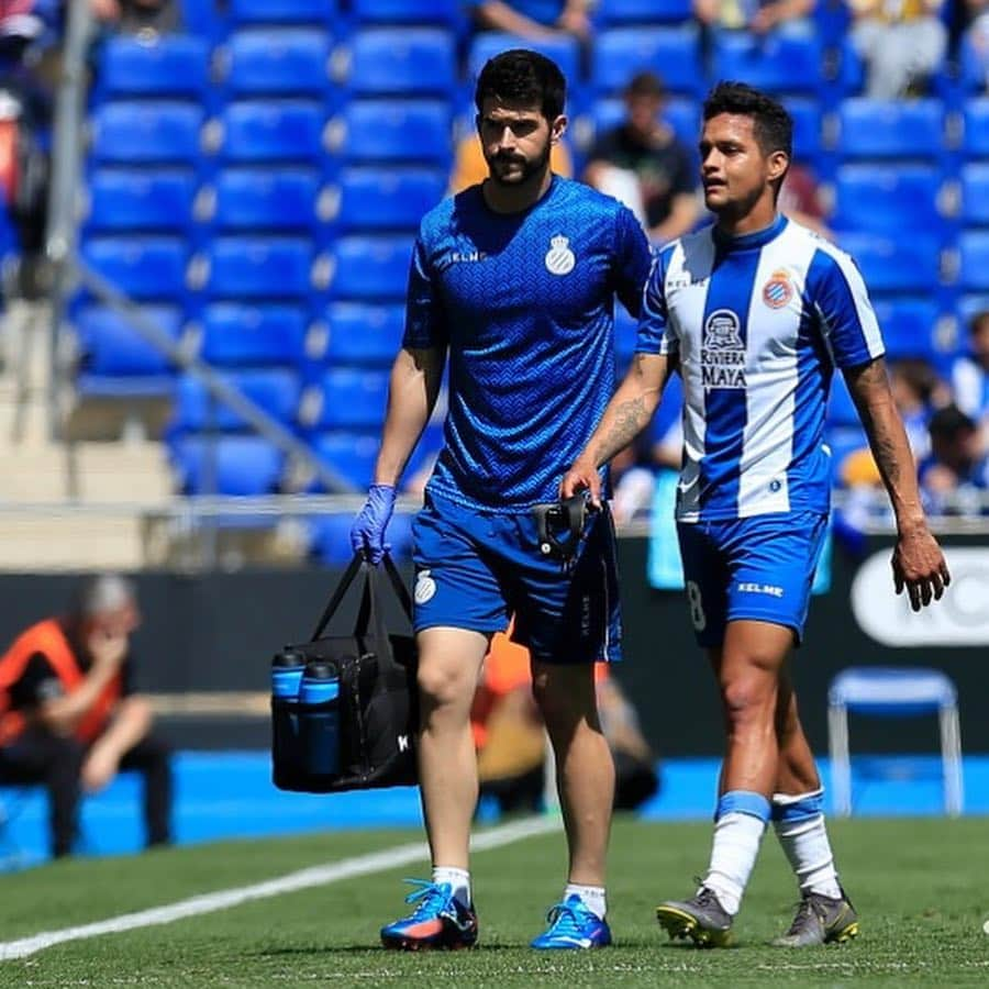 ロベルト・ロサレスさんのインスタグラム写真 - (ロベルト・ロサレスInstagram)「Muy contento por el triunfo y el trabajo del equipo. A seguir trabajando para continuar con la racha positiva. Desde ya enfocado en recuperarme lo más pronto posible. Muchas gracias por el apoyo!⚽️💪🏽🙏🏽🇻🇪 #goodvibesonly」4月15日 1時32分 - robertico_r