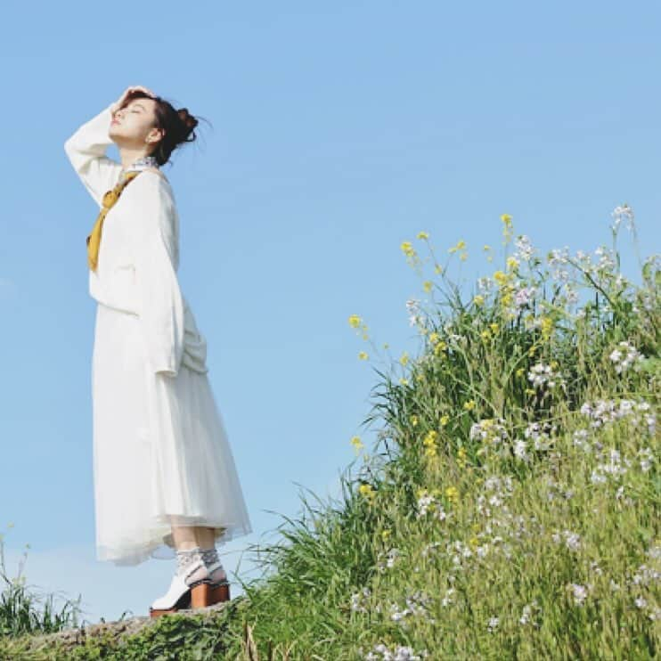 藤澤友千菜さんのインスタグラム写真 - (藤澤友千菜Instagram)「天気良いと気分も上がるね❁⃘*.ﾟ *☆*☞*ﾟﾟﾟﾟ*☜*☆*☞*ﾟﾟﾟﾟ*☜*☆ からくりサーカス観て漫画読んで 気付けば時間が経ってる← 😳🔫🔥 #spring #instagood #camera #photography #fashion #model #followme #藤澤友千菜」4月15日 1時35分 - yuchina1207