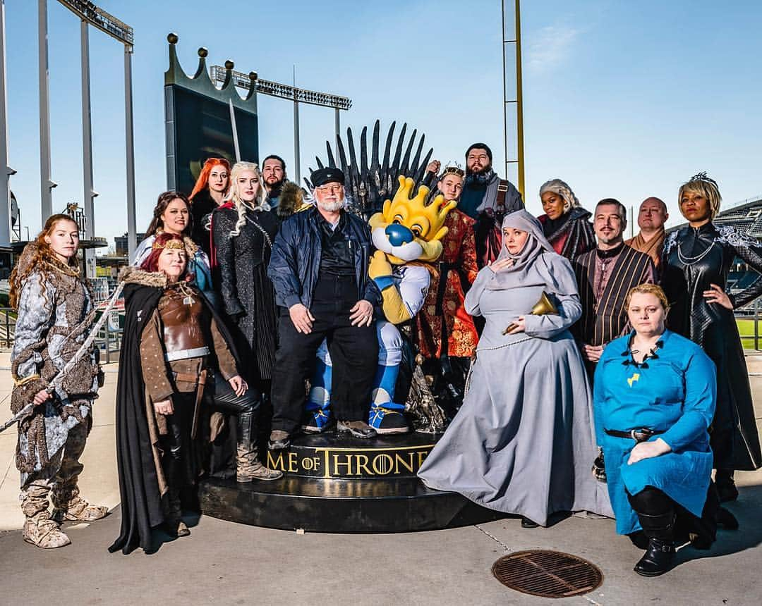 カンザスシティ・ロイヤルズさんのインスタグラム写真 - (カンザスシティ・ロイヤルズInstagram)「King of the jungle, #TheK and the Seven Kingdoms. #AlwaysRoyal // #ForTheThrone」4月15日 1時38分 - kcroyals