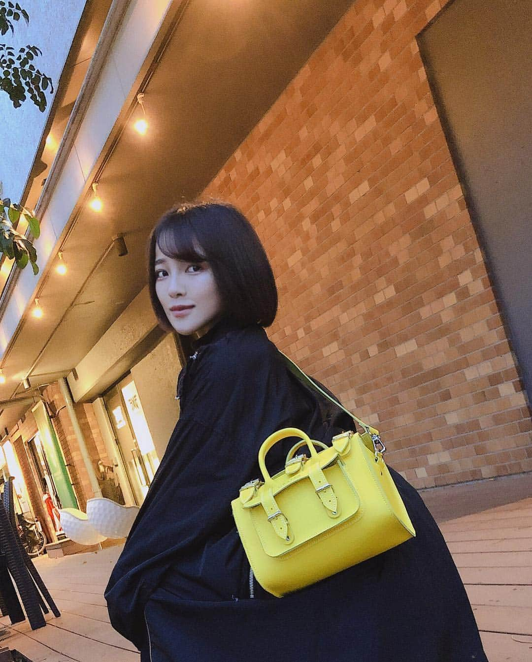 天木じゅんさんのインスタグラム写真 - (天木じゅんInstagram)「. . new bag💛💛💛 @grafeajapan  普段、bagで選ばない色だけど ここのbagの黄色とデザインが 可愛くて可愛くて💭💭💭 . . モノトーンコーデの時に 差し色で♩ . . #grafea  #bag #天木じゅん  #1mmでもいいなと思ったらいいね  #天木code #我叫天木純  #バック #鞄」4月15日 1時43分 - jun.amaki