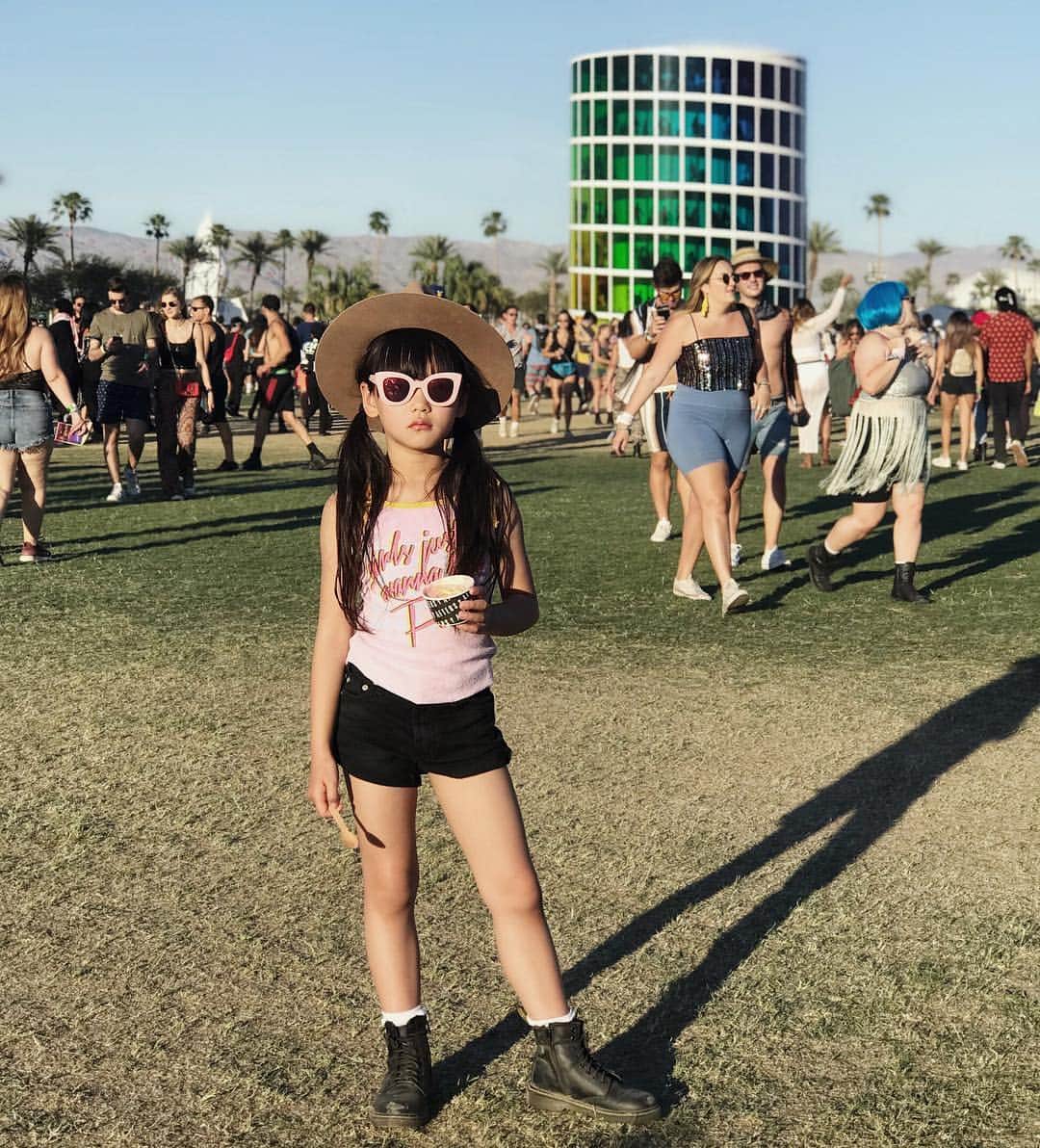 Zooey Miyoshiさんのインスタグラム写真 - (Zooey MiyoshiInstagram)「Came to @coachella to eat @aftersicecream #zooeyroadtocoachella Tee: @rowdysprout Shorts: @oneteaspoon_ // @theshopgirls Hat: @janessaleone Sunnies: @wearesonsanddaughters Boots: @drmartensofficial」4月15日 1時51分 - zooeyinthecity