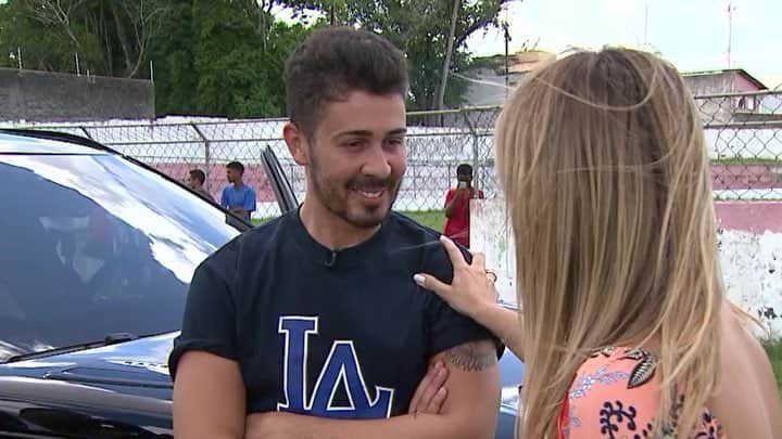 Eliana Michaelichin Bezerraのインスタグラム：「É hoje!!! @carlinhosmaiaof já já vai me apresentar a vila mais famosa e divertida de Alagoas. Bora assistir às 15h no SBT. #eliana #programaeliana」