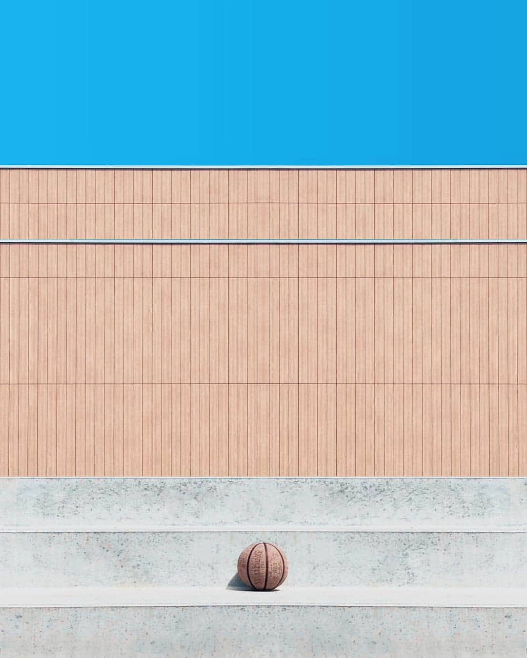 appleさんのインスタグラム写真 - (appleInstagram)「“I was around six years old when my father took me to the basketball court for the first time. I fell in love with the game immediately.” #basketball #ShotoniPhone by Piotr Z. @piotrzemlak」4月15日 1時57分 - apple