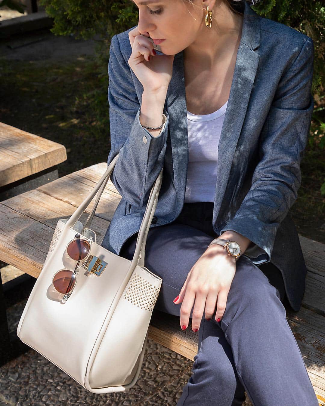 フォリフォリさんのインスタグラム写真 - (フォリフォリInstagram)「Meet the Chic & Sleek effect! Discover the collection now in-store and online. #FolliFollie #ChicandSleek #handbag #sunglasses #BeMobBeFab #BeFolliFollie」4月15日 1時57分 - follifollie