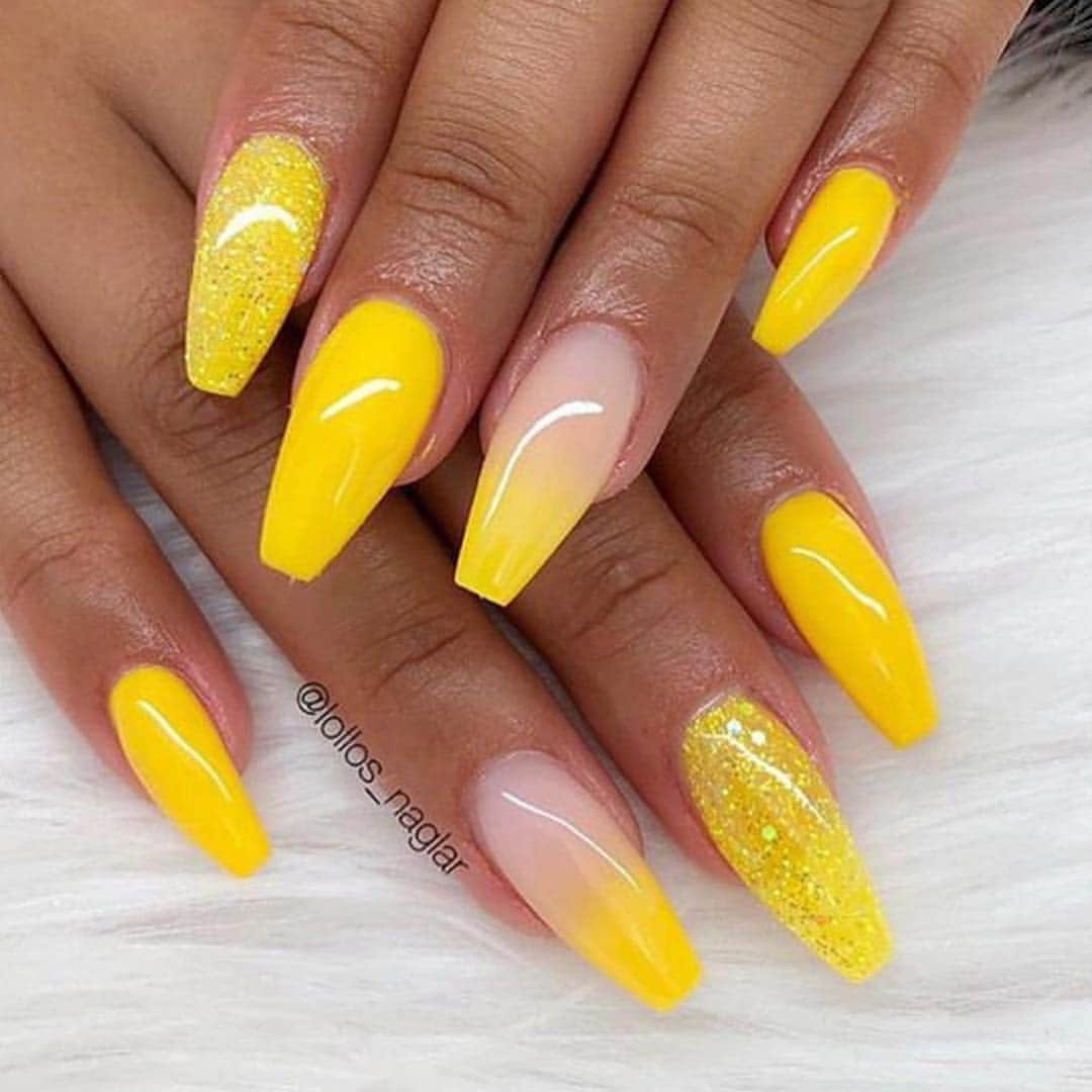 wakeupandmakeupさんのインスタグラム写真 - (wakeupandmakeupInstagram)「1..2..3..4 or 5 😍🔥💛🌼🌻 @pariss_nails  @lollos_naglar  @silverliningestethics_nails  @anndaonails  @alecantu82」4月15日 1時59分 - wakeupandmakeup