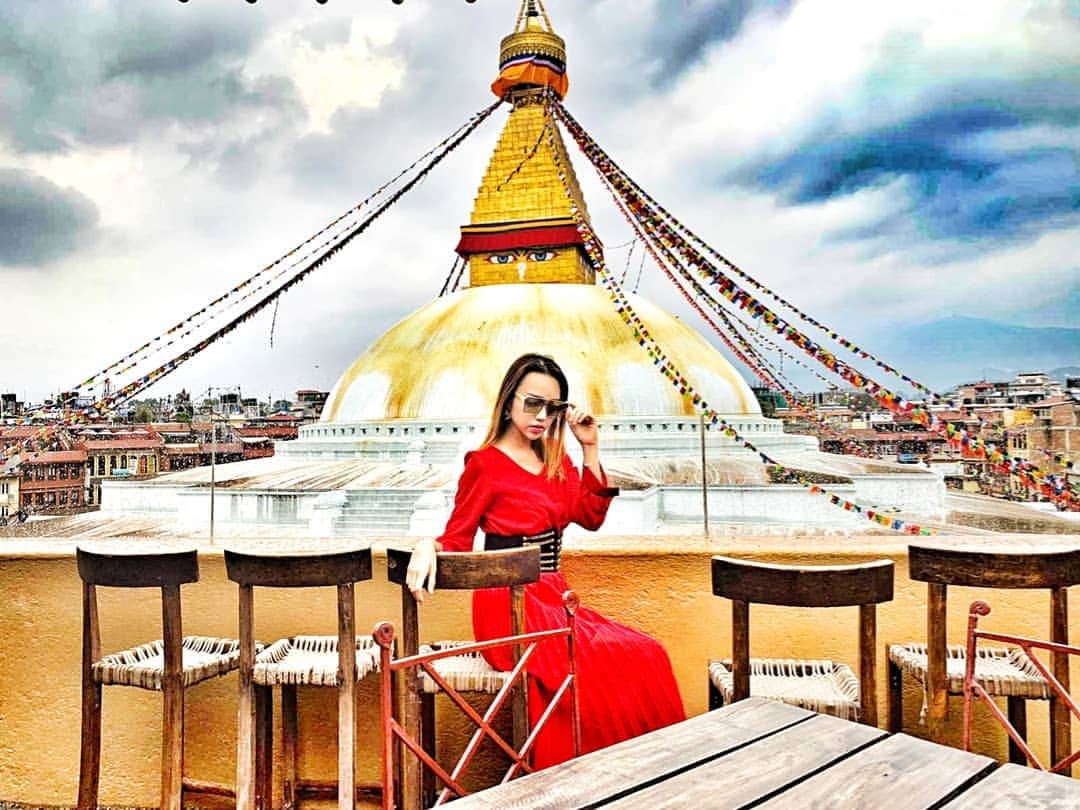 Nicole Chenのインスタグラム：「Visiting this beautiful Boudha Stupa in #nepal #boudha #beautiful #travel #fun #nicolechentravels」