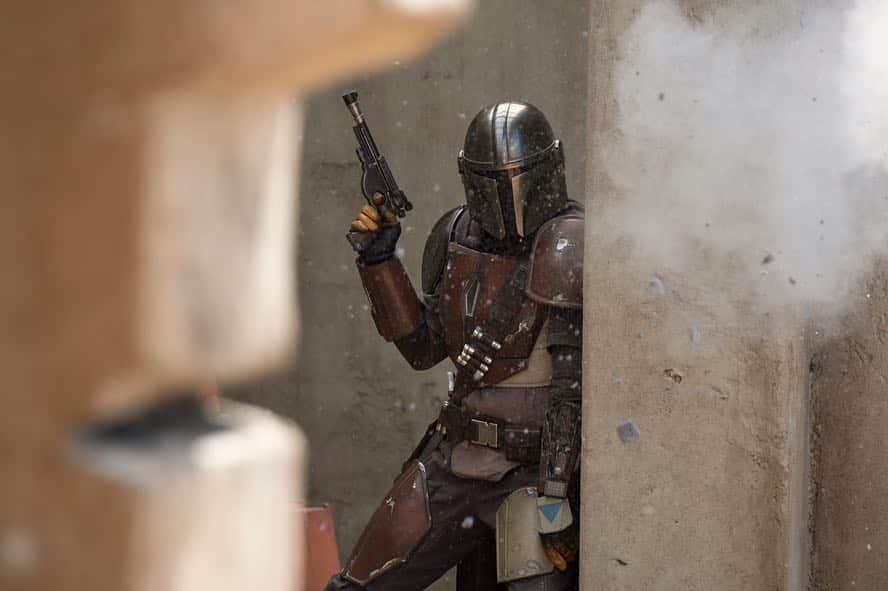 Disneyさんのインスタグラム写真 - (DisneyInstagram)「Check out these brand-new photos for #TheMandalorian, as debuted in today’s panel at #StarWarsCelebration! #DisneyPlus」4月15日 2時05分 - disney