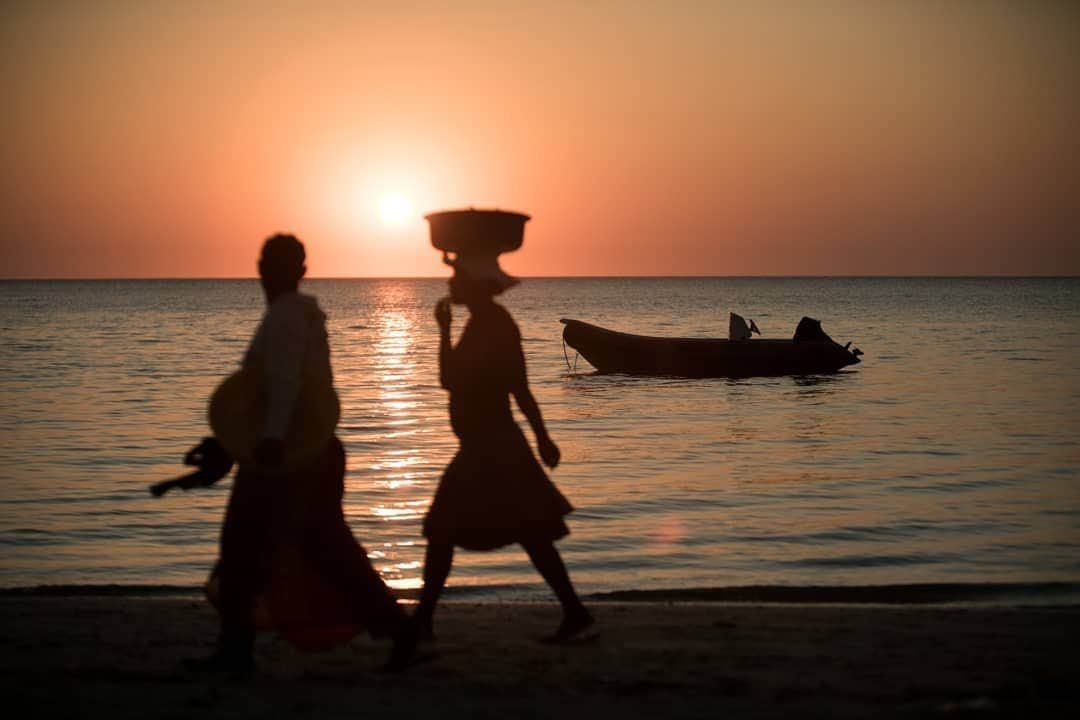 シャーロット・デュリフさんのインスタグラム写真 - (シャーロット・デュリフInstagram)「Sunday evening's wanderings of thoughts... Tsaranoro, Madagascar 🇲🇬 with @joshlrsn  at the Tsarasoa Camp.  @petzl_official @eb_climbing @volxholds @luxov_connect #helmetup 📷 by @coldhousemedia」4月15日 2時20分 - chadurif