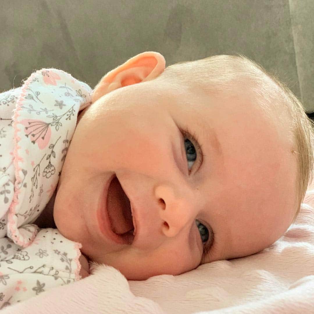 のインスタグラム：「LOVE THIS PHOTO #repost @leah.whitlock | “The face you pull when you know your Daddy is coming home tomorrow! We can’t wait to see you @maxwhitlock1 ❤️👶🏻 xxxxx”  YES, I can’t wait to see my girls 😊」