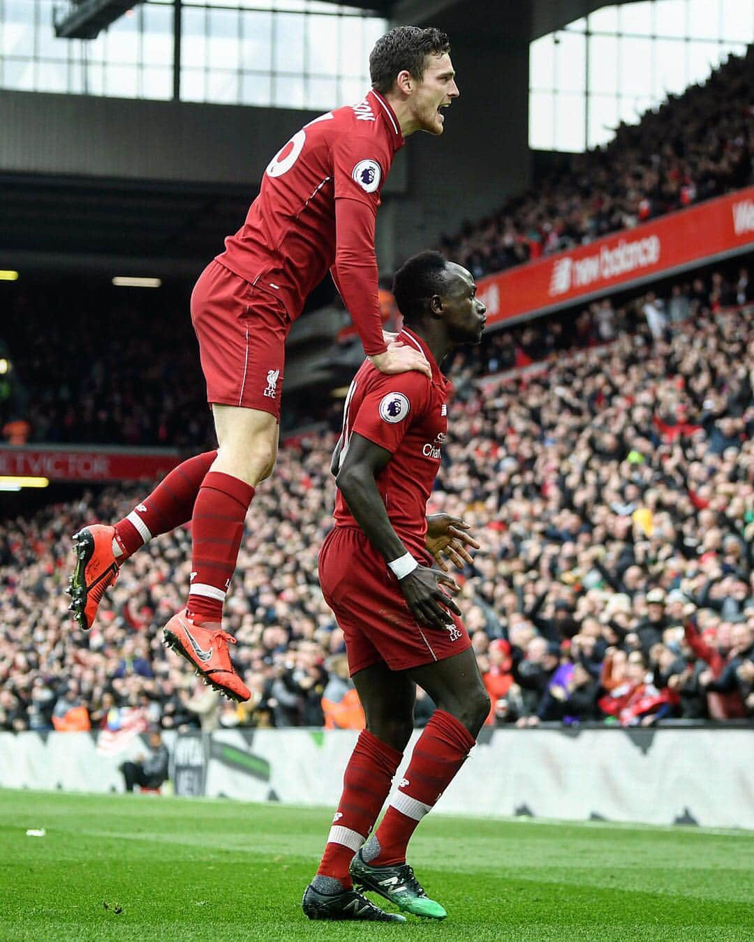 リヴァプールFCさんのインスタグラム写真 - (リヴァプールFCInstagram)「UP THE REDS! 👊👊👊 #LFC #LiverpoolFC #Liverpool #Anfield #Mane #Robertson #PL #PremierLeague」4月15日 2時29分 - liverpoolfc