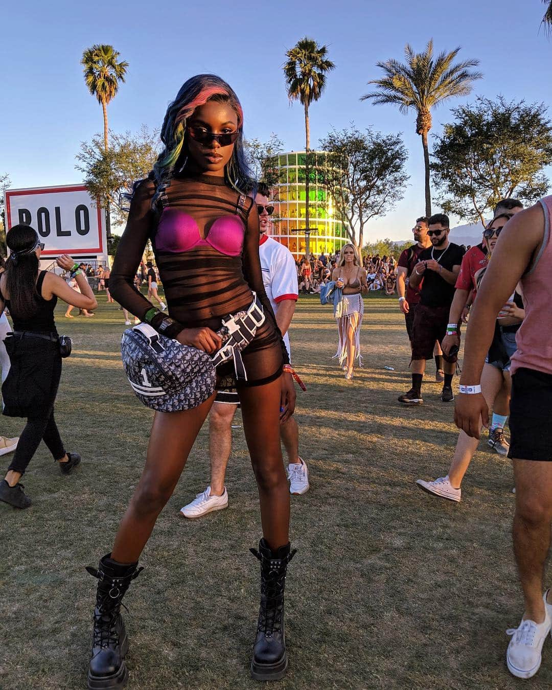 レオミー・アンダーソンさんのインスタグラム写真 - (レオミー・アンダーソンInstagram)「Coachella day 2 ✨✨✨」4月15日 2時25分 - leomieanderson