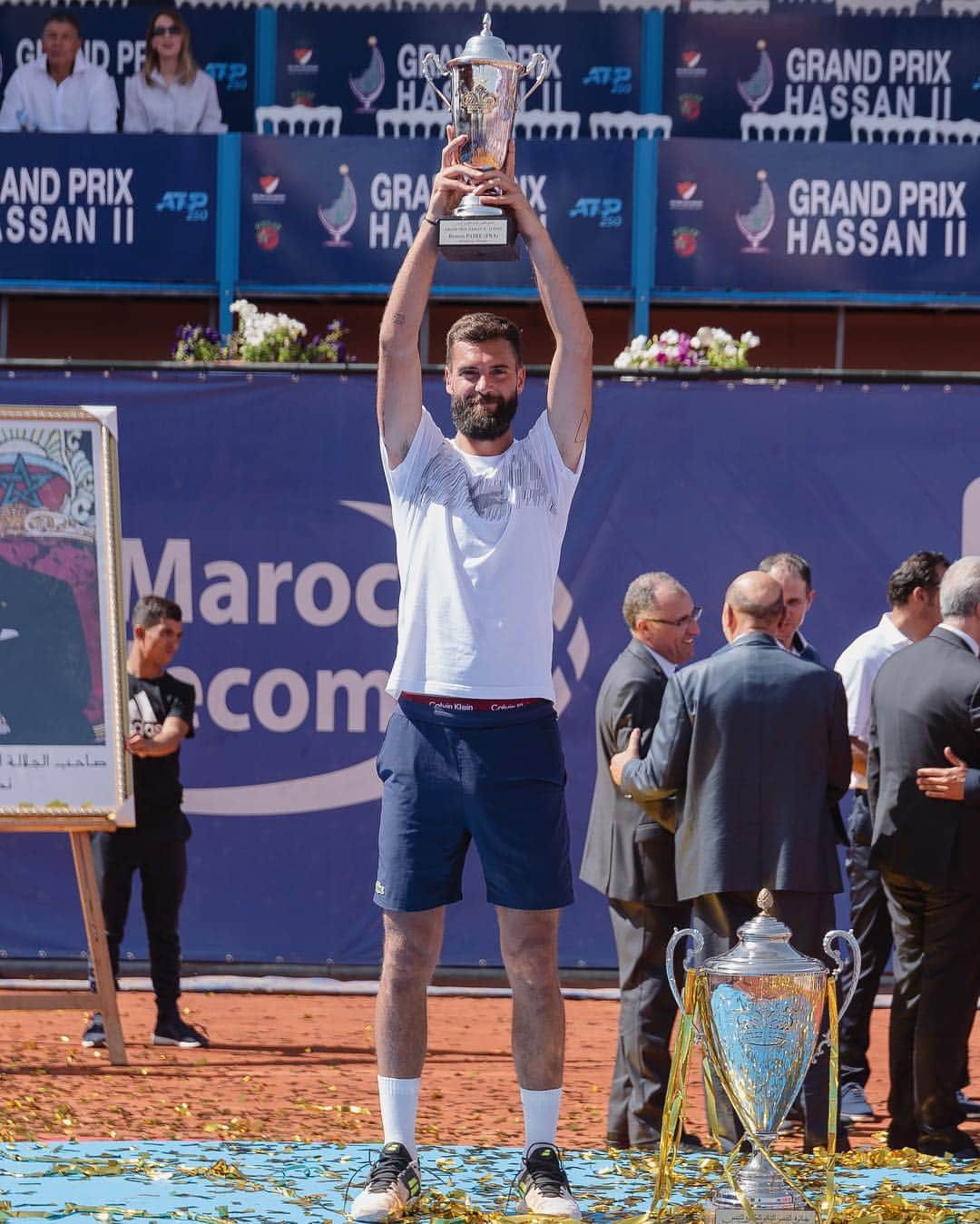 ATP World Tourさんのインスタグラム写真 - (ATP World TourInstagram)「Stand tall, @benpaire 😄🙌 Paire lifts his second career title after defeating Pablo Andujar 6-2, 6-3 in the Grand Prix Hassan II. 📸: @wisemanshooting | #ATPTour #tennis #trophy #Paire #Marrakech」4月15日 2時38分 - atptour