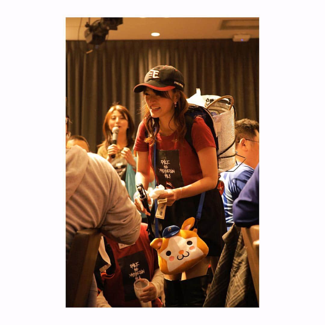 杜野まこさんのインスタグラム写真 - (杜野まこInstagram)「#杜野まこ10th記念イベント  #杜野まこ10th #オリジナルビール #GOLDENMAKOALE #金まこ #ビールの売り子 #初挑戦 #願いが叶う  #仙南シンケンファクトリー #ラベルデザイン カネシゲタカシ さん #とみやはちみつプロジェクト #ありがとう  #鈴大酒店 #通販開始」4月15日 2時30分 - makomorino
